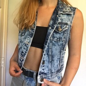 FOREVER 21 DISTRESSED DENIM VEST